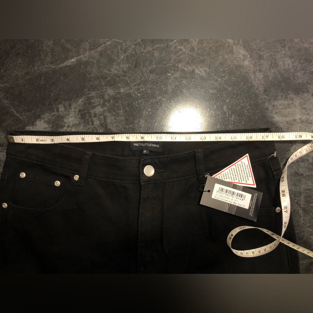 PrettyLittleThing Ripped Mom Jeans BNWT - Picture 8 of 9